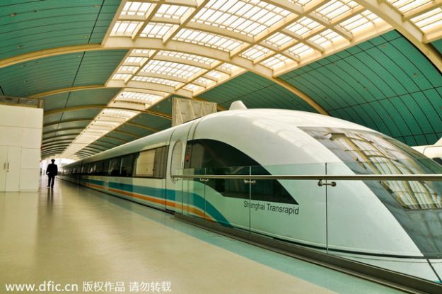 อันดับ 1 : ซั่งไห่ แมคเลฟ - Shanghai Maglev Train, สาธารณรัฐประชาชนจีน ความเร็วปกติ : 268 ไมล์/ชม. ความเร็วสูงสุด : 311 ไมล์/ชม. (501 กม./ชม.) เปิดบริการ : 2004