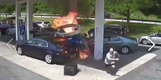 อุบัติเหตุรถพุ่งเข้าชนปั้มน้ำมัน