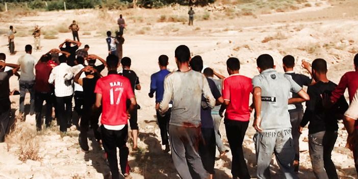 ช็อก กลุ่มติดอาวุธอิรักสุดโหด กวาดต้อนผู้คนนับร้อยไปสังหารหมู่ยิงเป้า