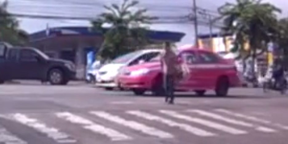 อุทาหรณ์ อย่าโชว์เท่ ลงรถเมล์ก่อนจอดป้าย