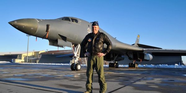 ผู้โดยสารมะกันสวมบทนักบินจำเป็น