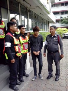 เจ้าของคลิปขอโทษ รับยั่วโมโหทำตำรวจฟิวส์ขาด คลิปแย่งมือถือ