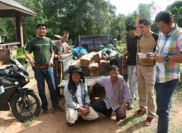 ซิวพนง.ประปาใช้รถราชการลอบขนไม้พะยูง