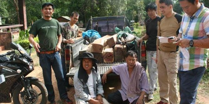 ซิวพนง.ประปาใช้รถราชการลอบขนไม้พะยูง