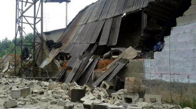 บ้านเรือนพังเสียหายจากเหตุแผ่นดินไหว