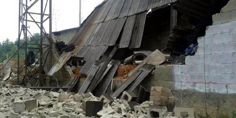 บ้านเรือนพังเสียหายจากเหตุแผ่นดินไหว