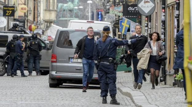 ระทึก! ชายปริศนาขู่บึมสนง.สิทธิ์มนุษยชนในสตอกโฮล์ม