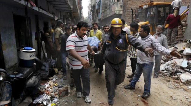 ตึกถล่ม 2 แห่งในอินเดีย ดับแล้ว 11 ศพ ติดใต้ซากอีกอื้อ