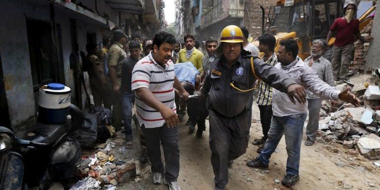 ตึกถล่ม 2 แห่งในอินเดีย ดับแล้ว 11 ศพ ติดใต้ซากอีกอื้อ