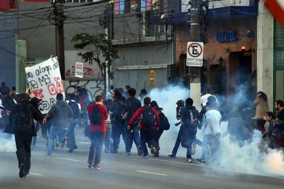 พนง.รถไฟใต้ดินเซาเปาลู ระงับประท้วงชั่วคราวจนถึงวันพุธ