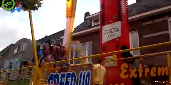 คลิปช็อก พนักงานสวนสนุกถูกเครื่องเล่นเหวี่ยงกระแทก