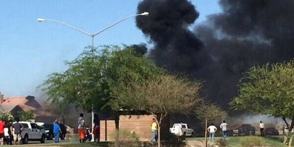 เครื่องบินทหารสหรัฐฯ พุ่งชนบ้าน นักบินหนีได้ทัน