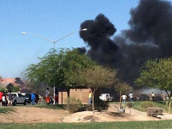 เครื่องบินทหารสหรัฐฯ พุ่งชนบ้าน นักบินหนีได้ทัน