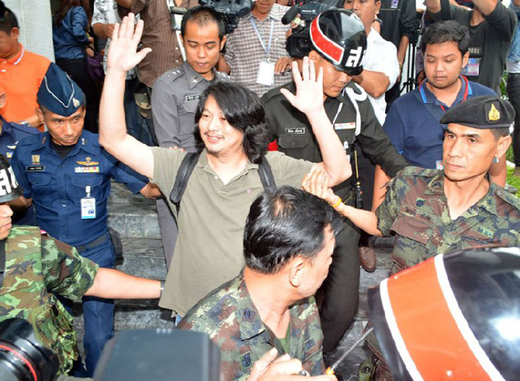 ศาลทหารอนุญาตฝากขัง บก.ลายจุด ผลัด 2 - ค้านประกันตัว