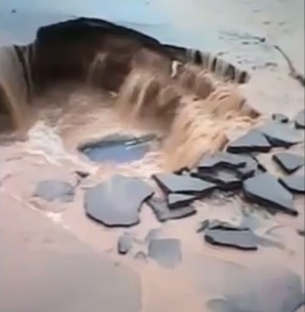 คลิปรถโดนธรณีสูบ