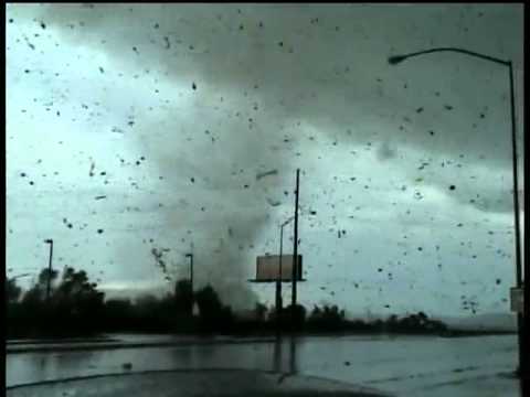 นาทีพายุถล่ม