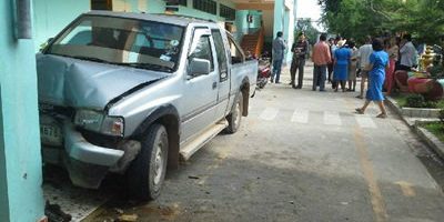 ซ้ำรอย-ครูอาสาเชียงราย-ขับกระบะพุ่งชนคนในโรงเรียน-ครูเสียชีวิต