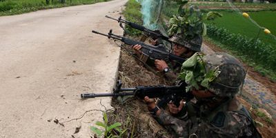 เกาหลีใต้ไล่ล่าทหารคลั่งสังหารเพื่อนทหารตายเจ็บนับสิบ หนีบริเวณติดพรมแดนโสมแดง