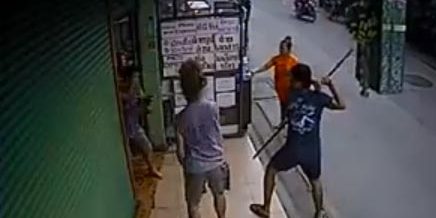 คลิป 2 หนุ่มวัยรุ่นรุมสกรัมหญิงข้างบ้าน หลังมีปากเสียง คลิป 2 หนุ่มวัยรุ่นรุมสกรัมหญิงข้างบ้าน หลังมีปากเสียง