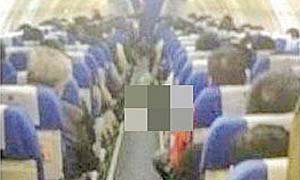 พ่อแม่จีนให้ลูกอึกลางเครื่องบิน กลิ่นตลบทั้งลำ