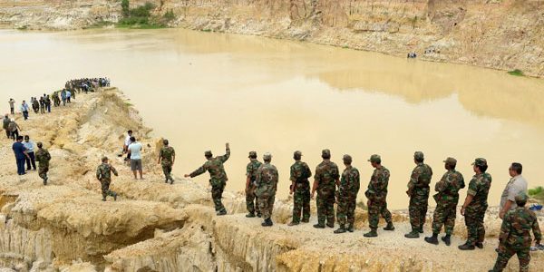 เฮลิคอปเตอร์ทหารกัมพูชาตกลงในหนองน้ำในกรุงพนมเปญ เสียชีวิต 5 ราย