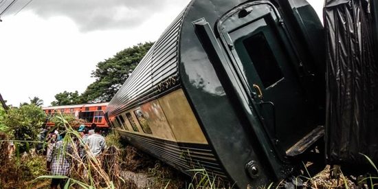 รถไฟสิงคโปร์ตกรางราชบุรี เจ็บ 2 นักท่องเที่ยวระทึก