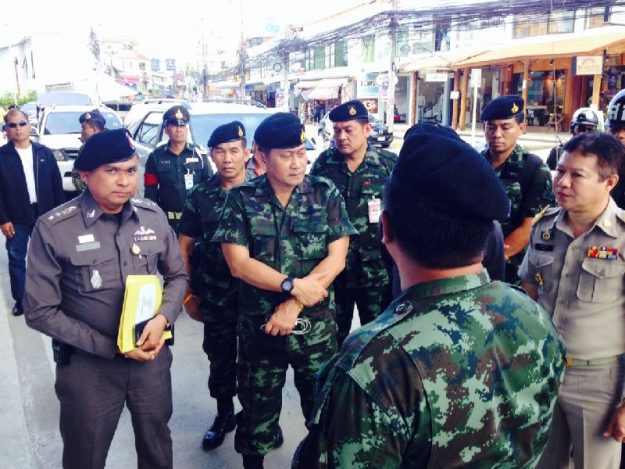 ทหารลงพื้นที่จัดระเบียบรถสาธารณะเกาะสมุย