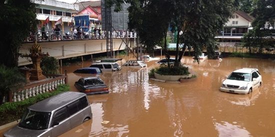 ฝนถล่มชายแดนไทย-พม่า น้ำทะลักท่วมแม่สาย-ท่าขี้เหล็ก ฝนถล่มชายแดนไทย-พม่า น้ำทะลักท่วมแม่สาย-ท่าขี้เหล็ก