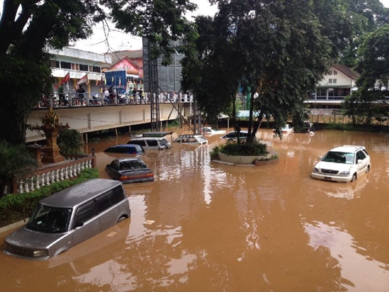 ฝนถล่มชายแดนไทย-พม่า น้ำทะลักท่วมแม่สาย-ท่าขี้เหล็ก
