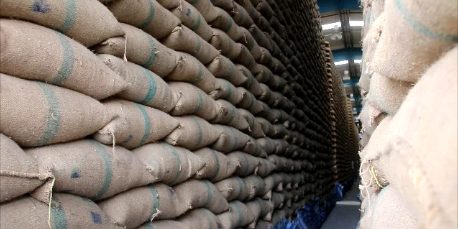 ลุยตรวจโกดังข้าวอยุธยา พบ1แห่งไม่ตรงบัญชี