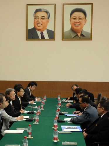 ญี่ปุ่นเปิดฉากเจรจาเกาหลีเหนือ ตำหนิเรื่องยิงขีปนาวุธ