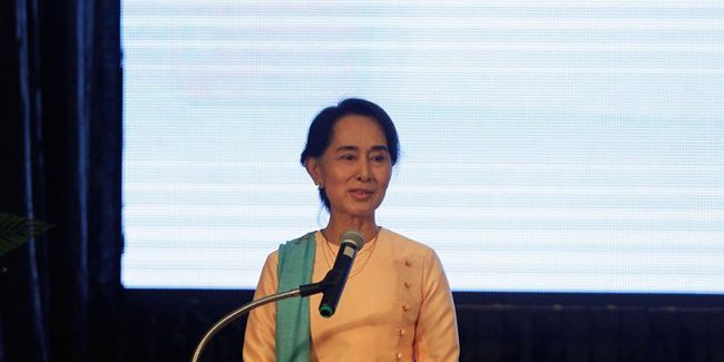 "ซูจี" แข่งกับเวลาดันแก้รัฐธรรมนูญพม่าให้ทันก่อนเลือกตั้งปี 2558