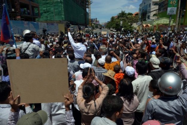 ศาลเขมรตั้งข้อหาก่อจลาจล 6 นักการเมืองฝ่ายค้าน จากเหตุปะทะรุนแรงในกรุงพนมเปญ