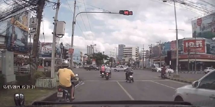 คลิปจับโจร!! "ช่วยผู้หญิงจับโจรกระชากกระเป๋า