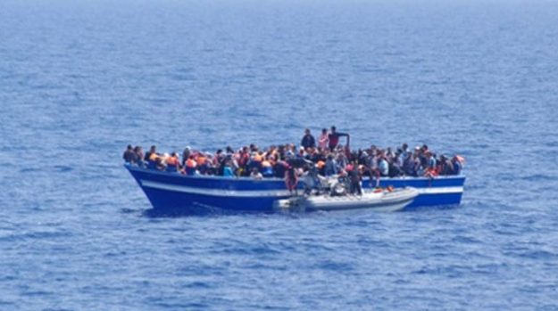 น่าเศร้า! อิตาลีพบศพผู้ลี้ภัยแอฟริกาตายบนเรือถึง 30 ศพ