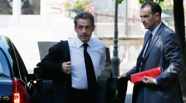 อดีตประธานาธิบดี‘ซาร์โกซี’ โดนตร.ควบคุมตัวสอบปากคำ