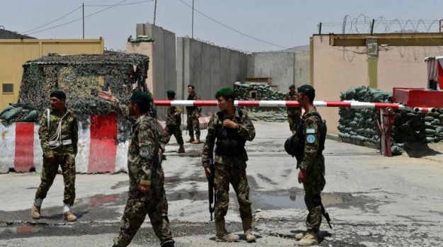 ตาลีบันยิงจรวด ฮ.ผู้นำตาลีบันยิงจรวด ฮ.ผู้นำ