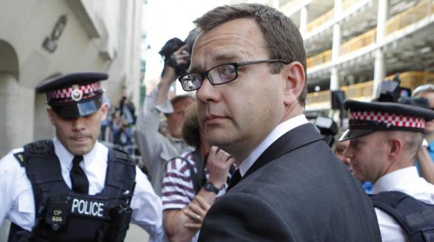 ศาลจำคุกอดีต บก.นสพ.ชื่อดังอังกฤษ "แฮก" โทรศัพท์