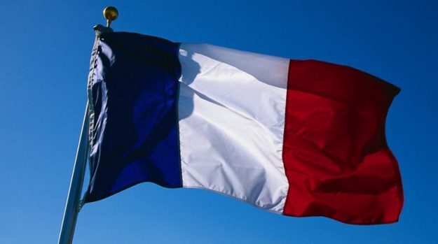 ฝรั่งเศสคุมเดินทางสู้ก่อการร้าย