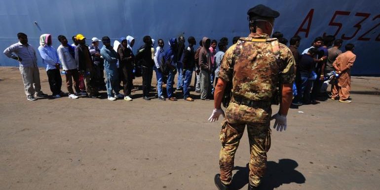 สลด! ผู้อพยพแอฟริกาขาดอากาศดับคาเรือลี้ภัย 19 ศพสลด! ผู้อพยพแอฟริกาขาดอากาศดับคาเรือลี้ภัย 19 ศพ