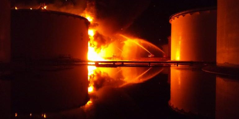 ยังดับไม่ได้! ไฟไหม้คลังน้ำมันใหญ่ลิเบีย ลามแท็งก์ 2 แล้ว