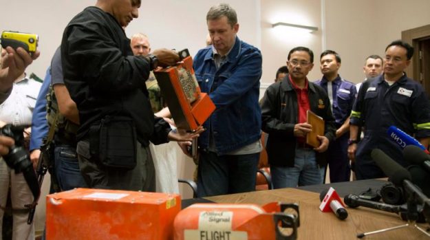 กบฏยูเครน ‘โชว์จริงใจ’! มอบ กล่องดำ MH17 ให้มาเลย์แล้ว