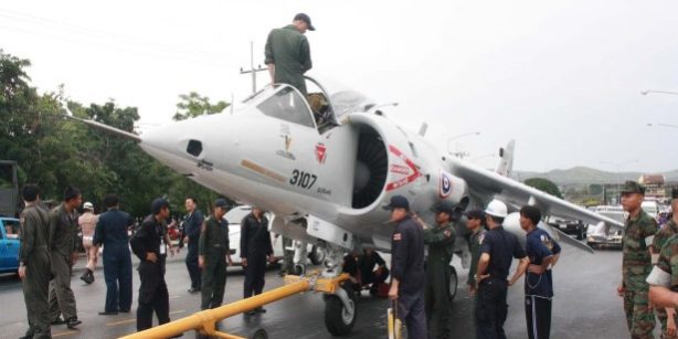 ทัพเรือย้ายเครื่องบินแฮริเออร์เก็บพิพิธภัณฑ์