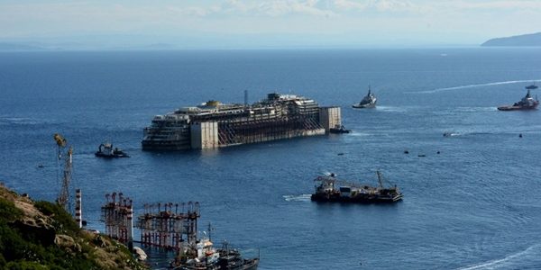 อิตาลีกู้ซากเรือ คอสต้า คอนคอร์เดีย หลังจมกว่า 2 ปี