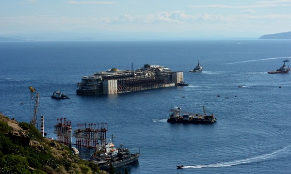 อิตาลีกู้ซากเรือ คอสต้า คอนคอร์เดีย หลังจมกว่า 2 ปี