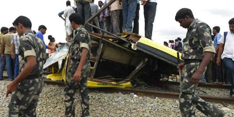 รถไฟอินเดียชนรถโรงเรียน เด็กตาย 18 ราย