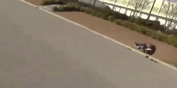 คลิปอุบัติเหตุรถบังคับวิทยุพุ่งชนคนกระเด็น!