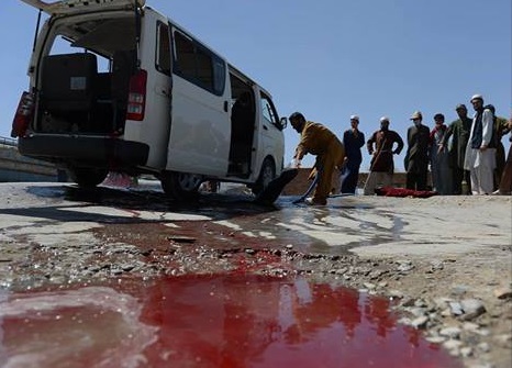 อัฟกันคาร์บอมบ์สนั่นกลางตลาด - ตายเฉียด 100 ศพ