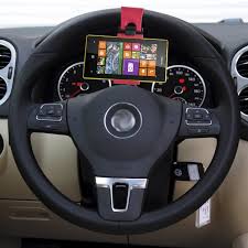 เตือนใช้ที่ยึดโทรศัพท์ติดพวงมาลัยเพื่อใช้งานผิดกม