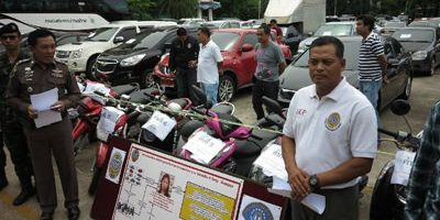 กองปราบฯ ยึดรถเจ๊ใหญ่ร่มเกล้า รับจำนำกว่า 30 คันไว้ตรวจสอบ